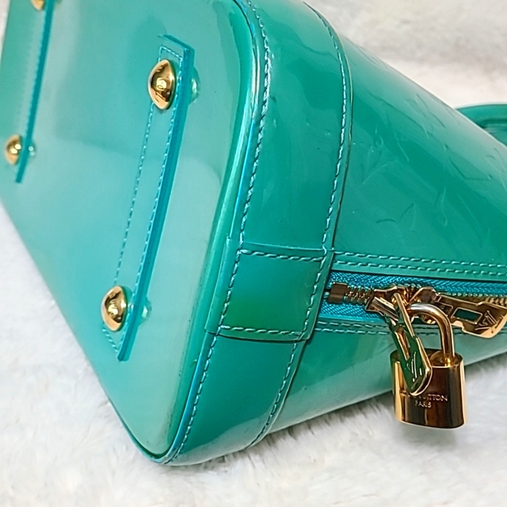 Louis Vuitton Alma BB In Green Vernis - Picture 9 of 12